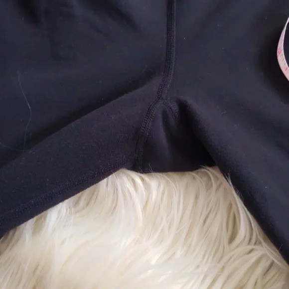 LULULEMON black capri workout athletic leggings - Picture 4 of 5